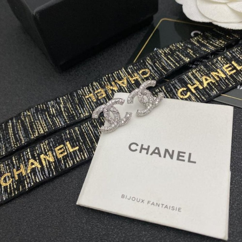 Chanel - CC logo earrings